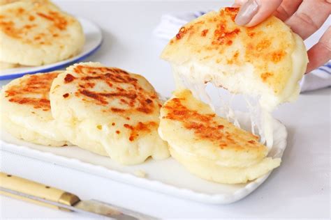  Arepas de Queso: Delikat Smältande Ostar Kombinerade med en Medelsvensskiva Textur