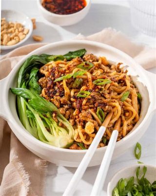  Dazhou Dandan Mian: En Smakfull Resa Av Spicy Noodles Och Kremiga Egrottar?